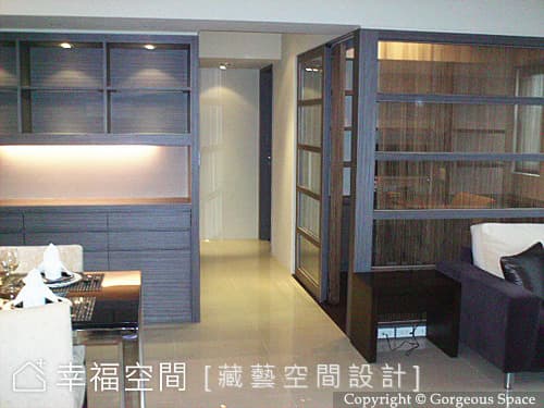 從廚房望向餐廳、書房