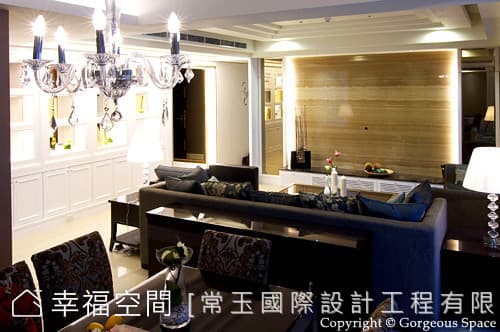 從餐廳看向客廳