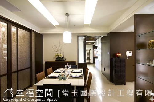 餐廳望向書房
