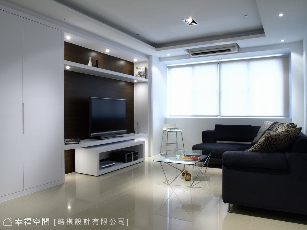 玄關望向客廳