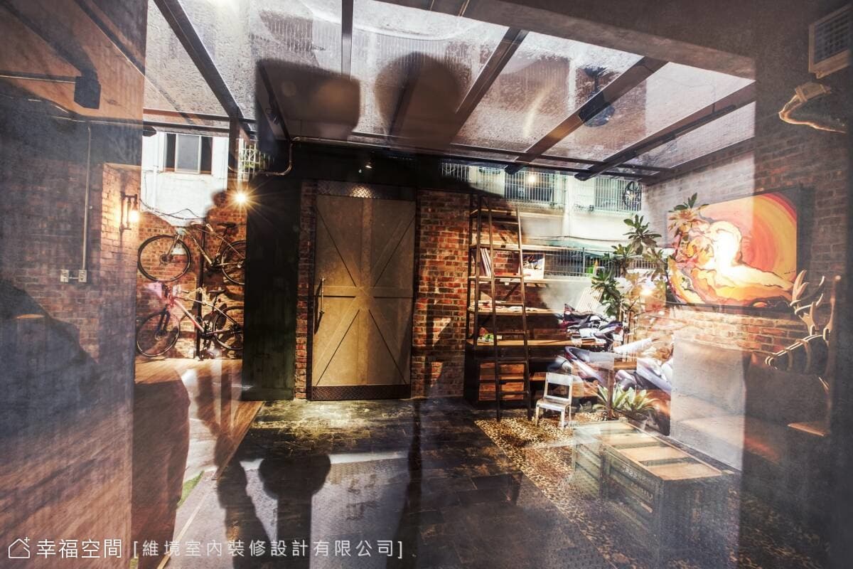 昏黃燈光