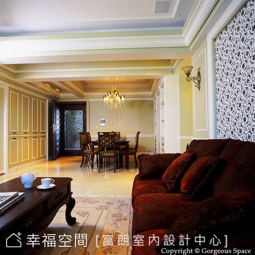 客廳望向餐廳