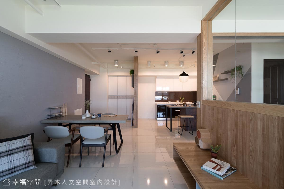 客廳背牆