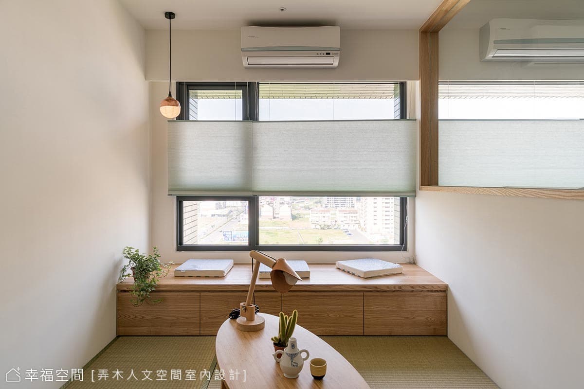 窗邊臥榻