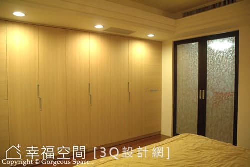 主臥衣櫃