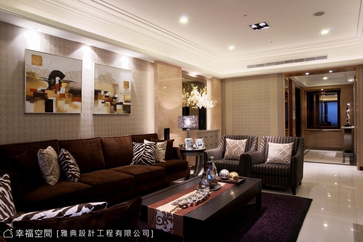 客廳望向玄關