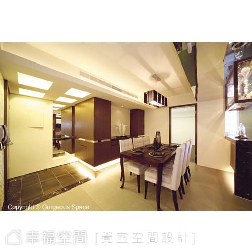 玄關、餐廳