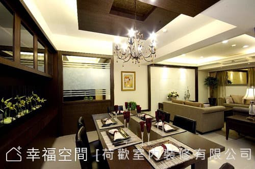 餐廳望向客廳