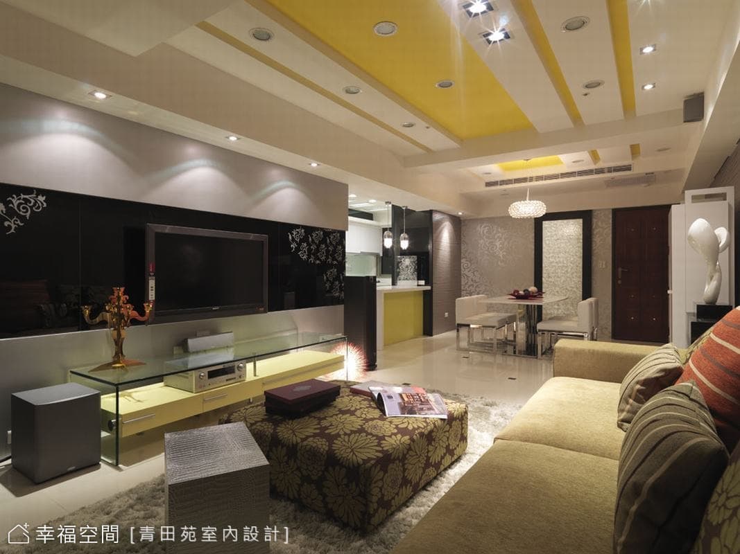 客廳望向餐廳