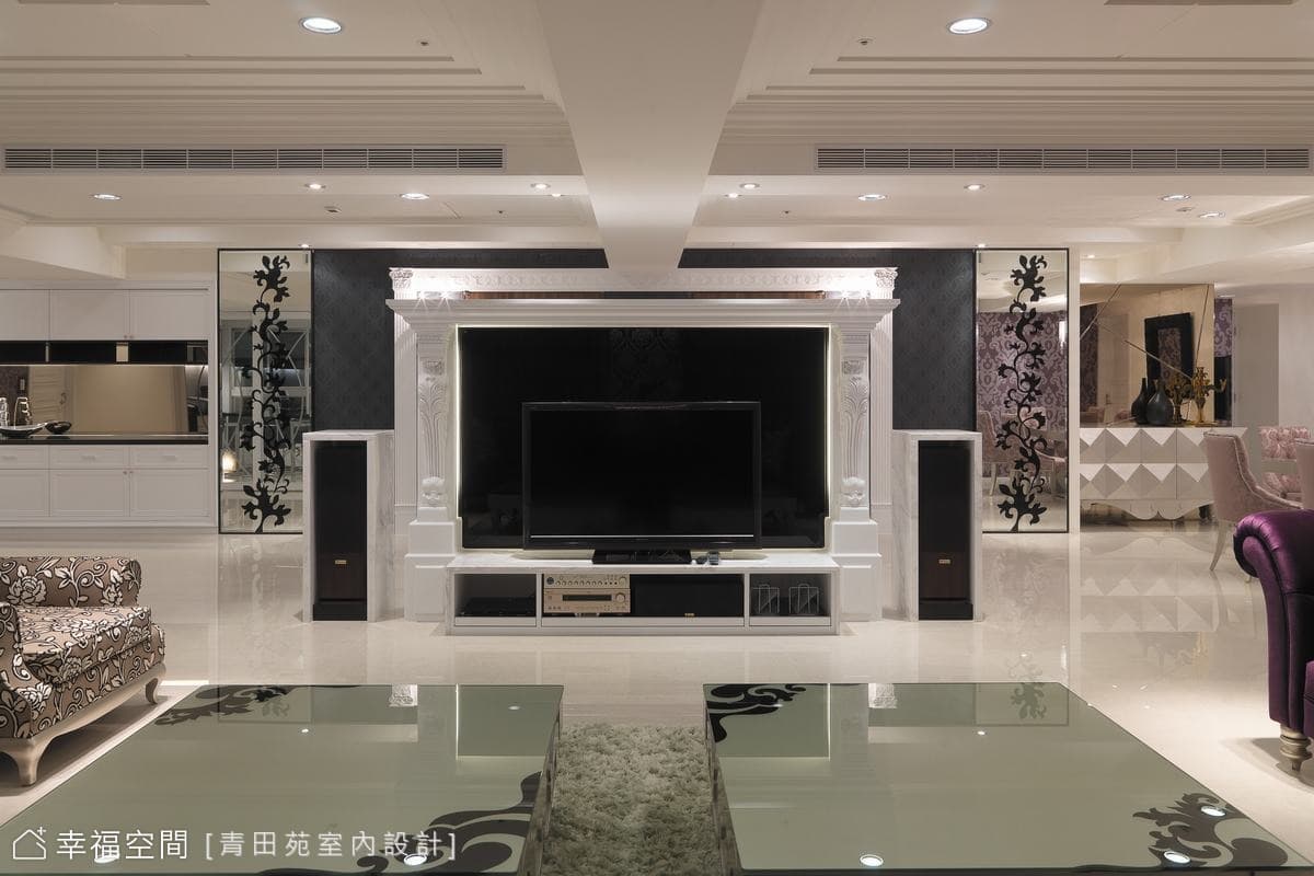客廳望向玄關