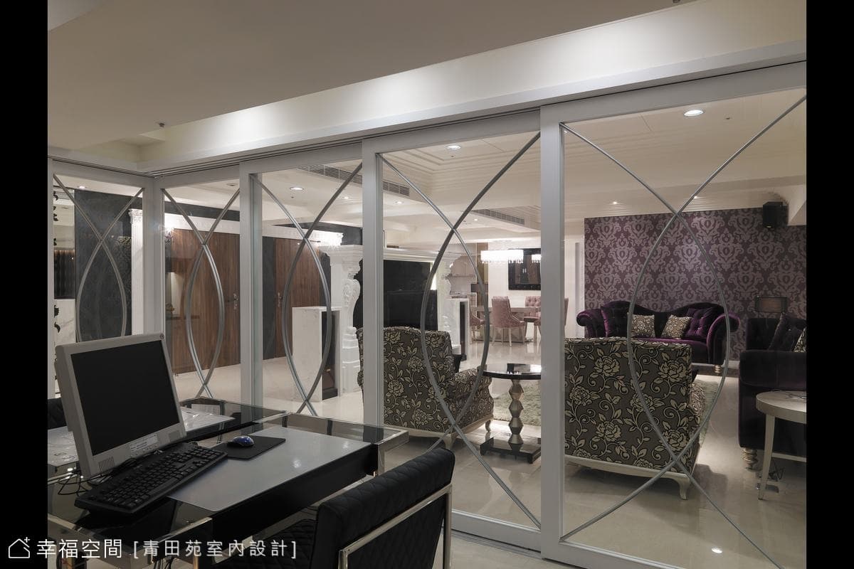 從書房望向客廳