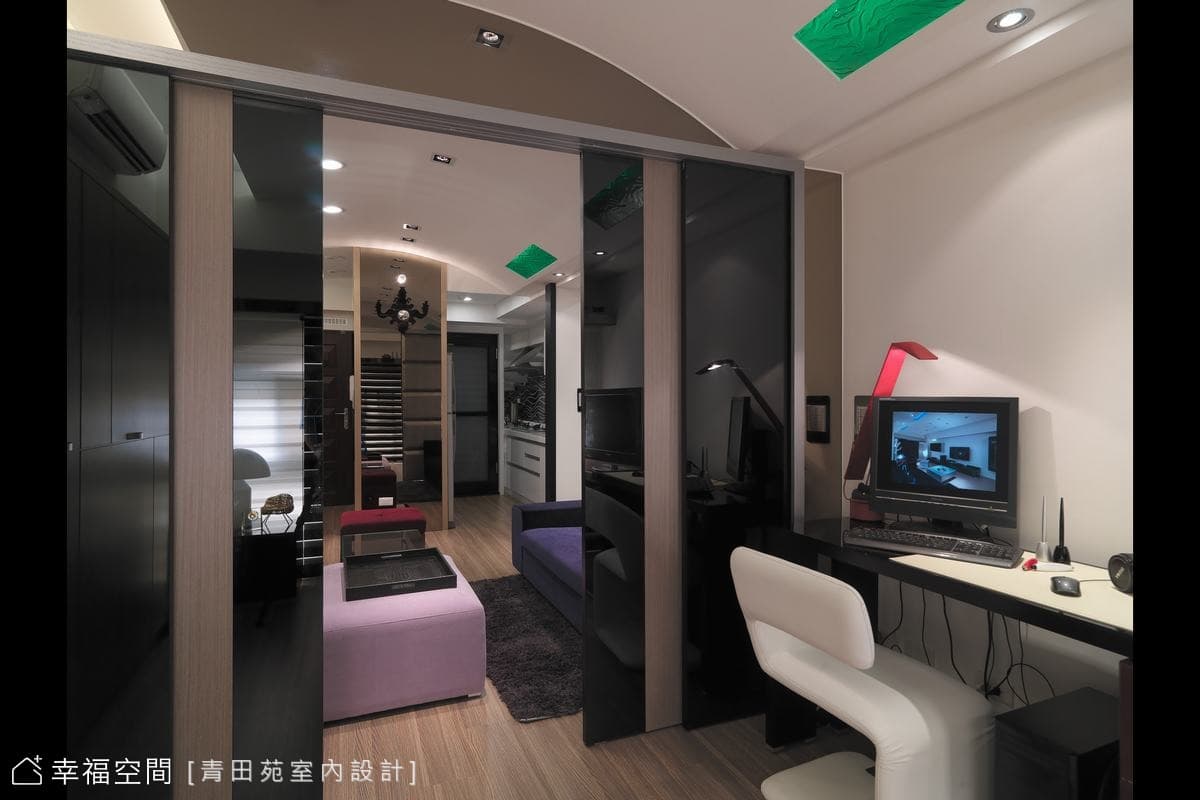書房望向客廳