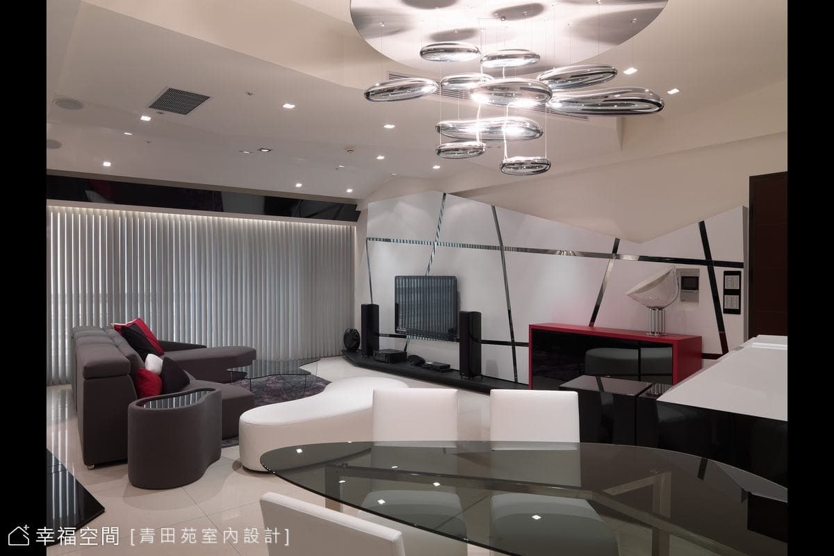 餐廳望向客廳