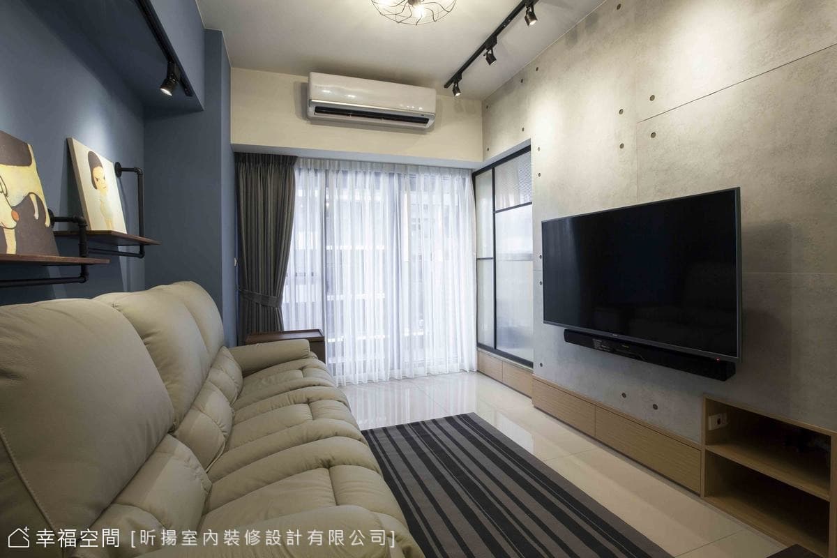 灰階藍調打造個性工業LOFT風況味宅│20坪