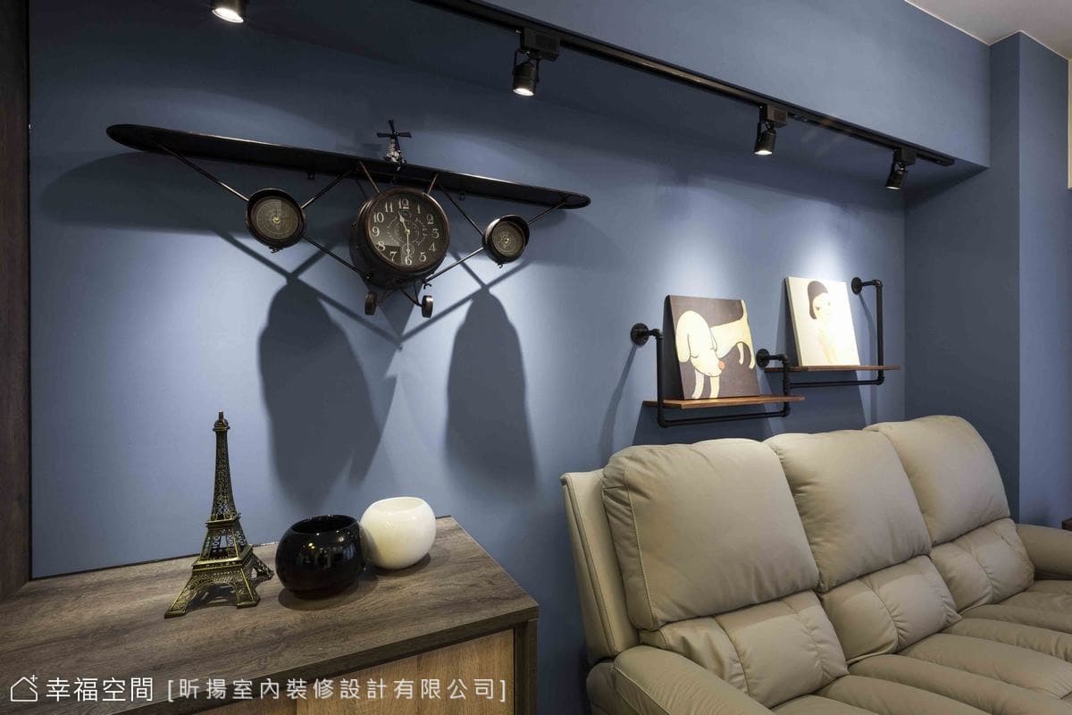 灰階藍調打造個性工業LOFT風況味宅│20坪