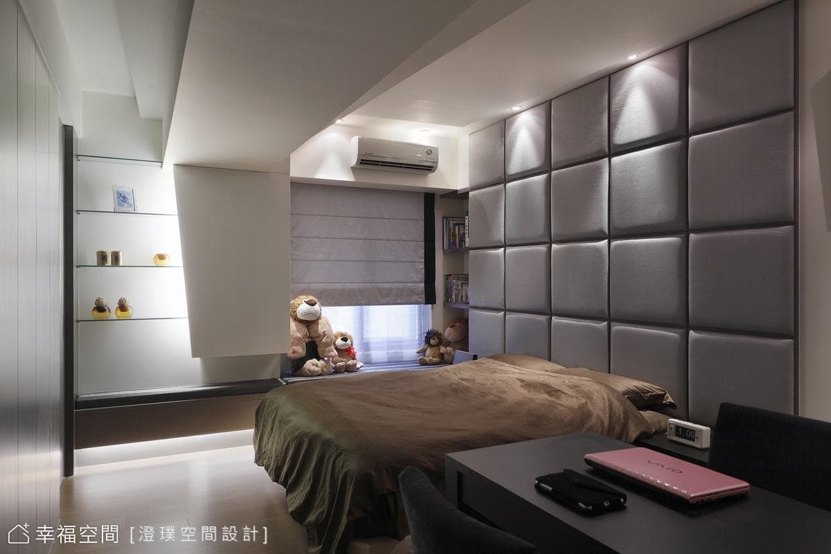 主臥床頭