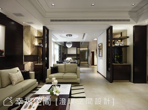 客廳望向餐廳