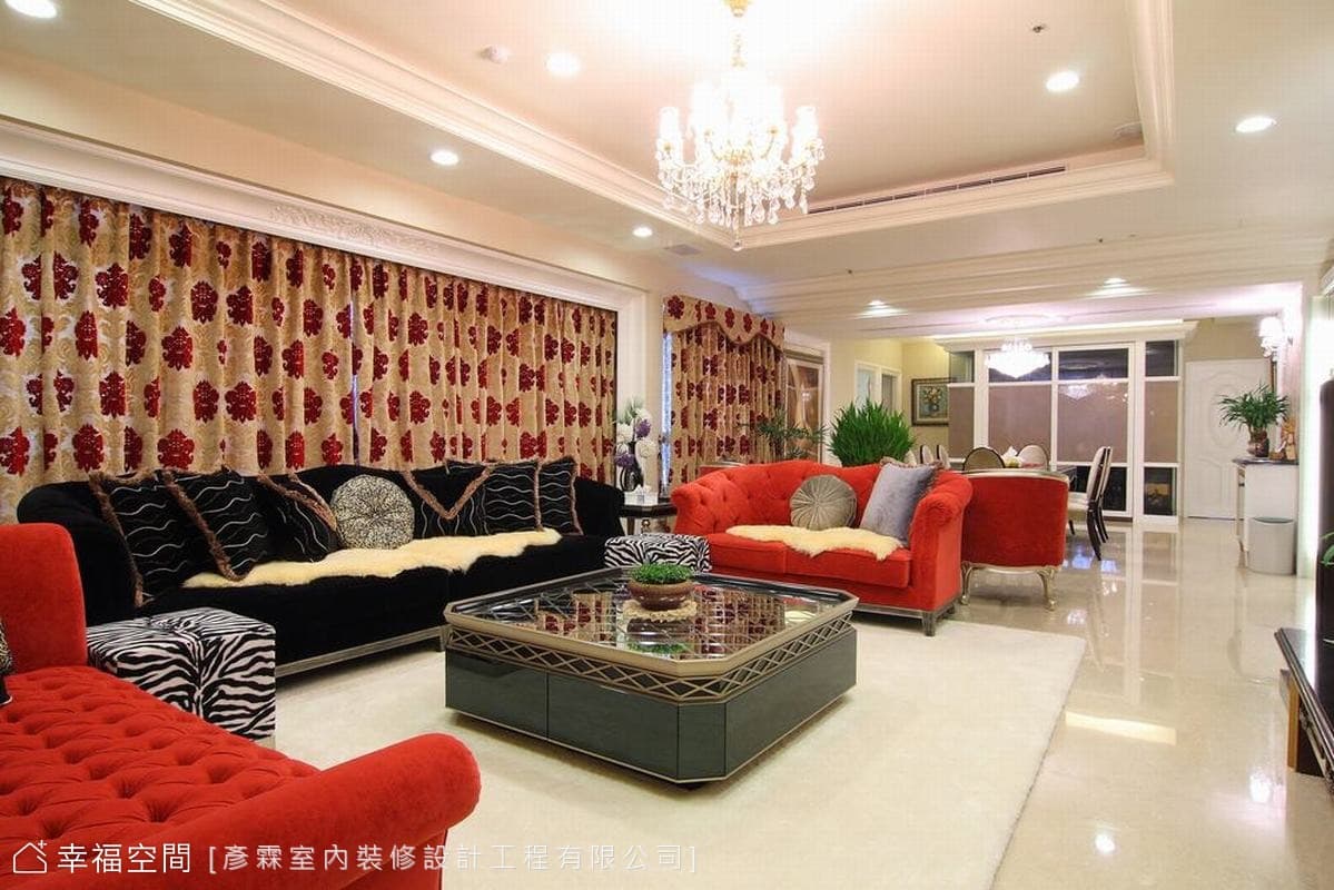 客廳望向餐廳