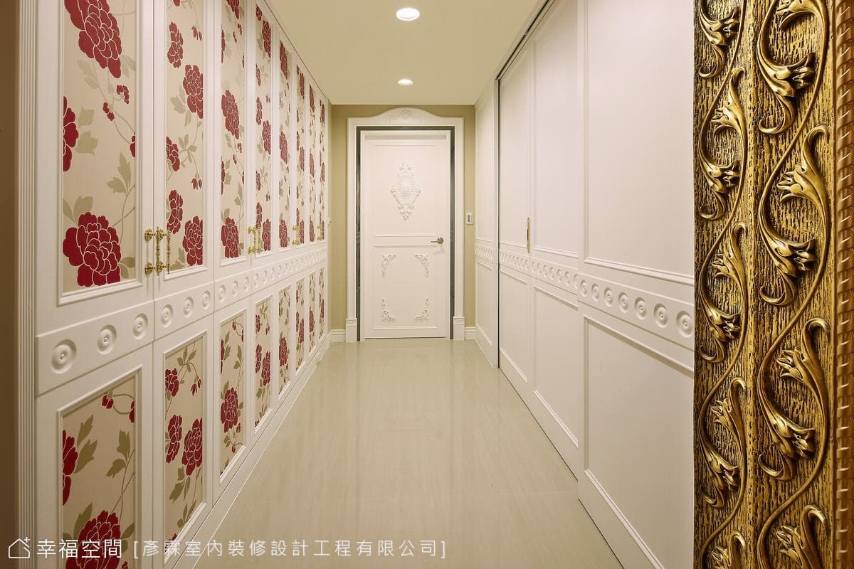 挑張喜歡的傢俱 住在維多利亞城堡裡