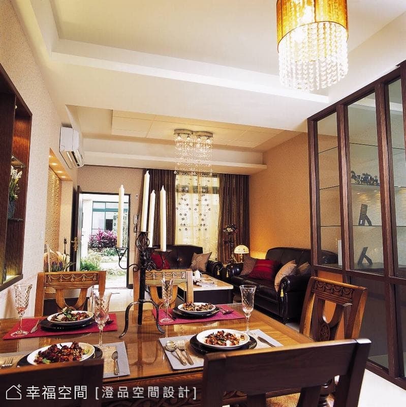 餐廳望向客廳