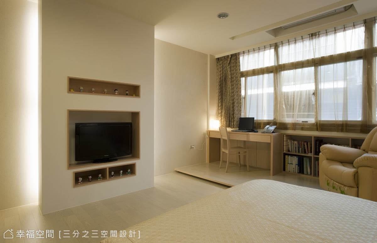 主臥天花