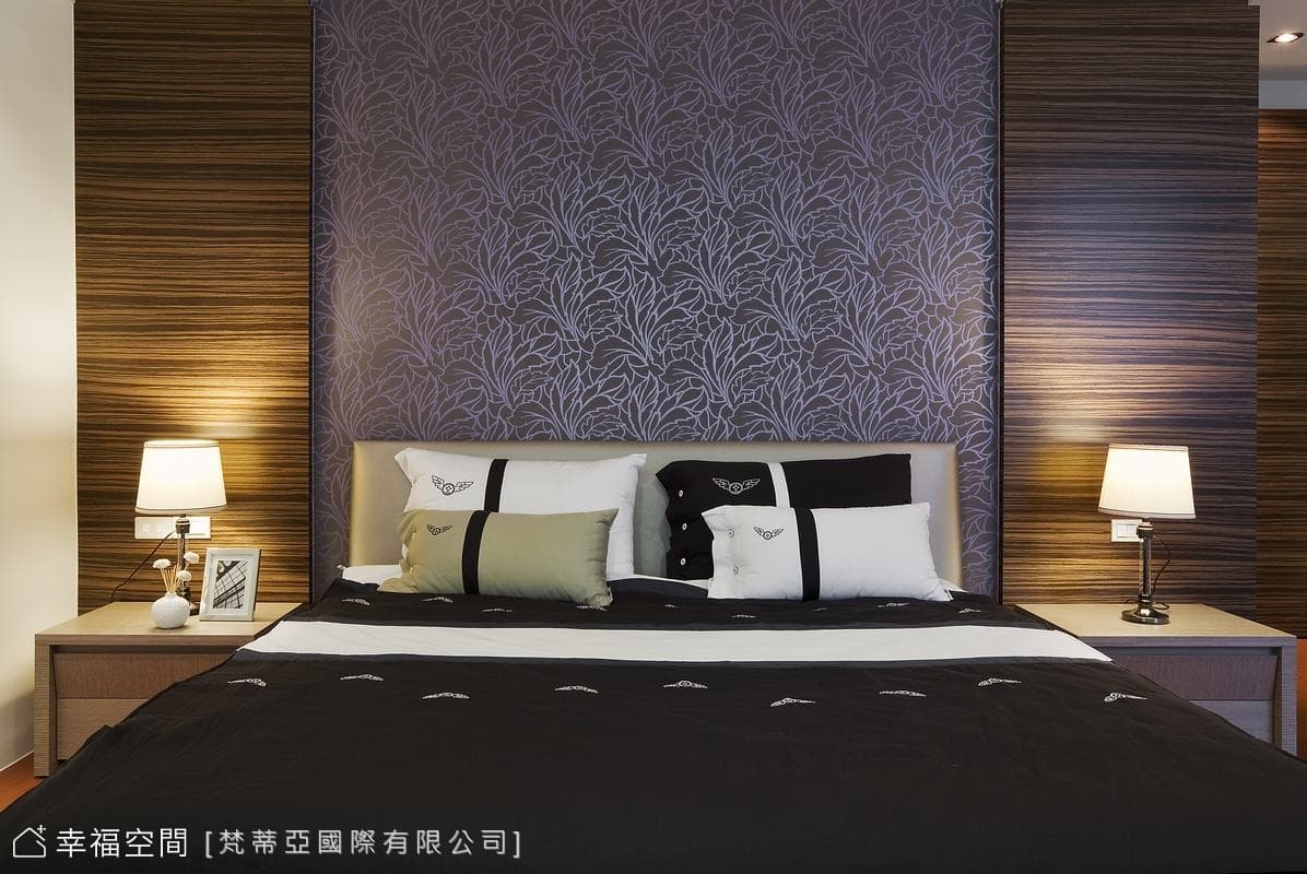 主臥床頭