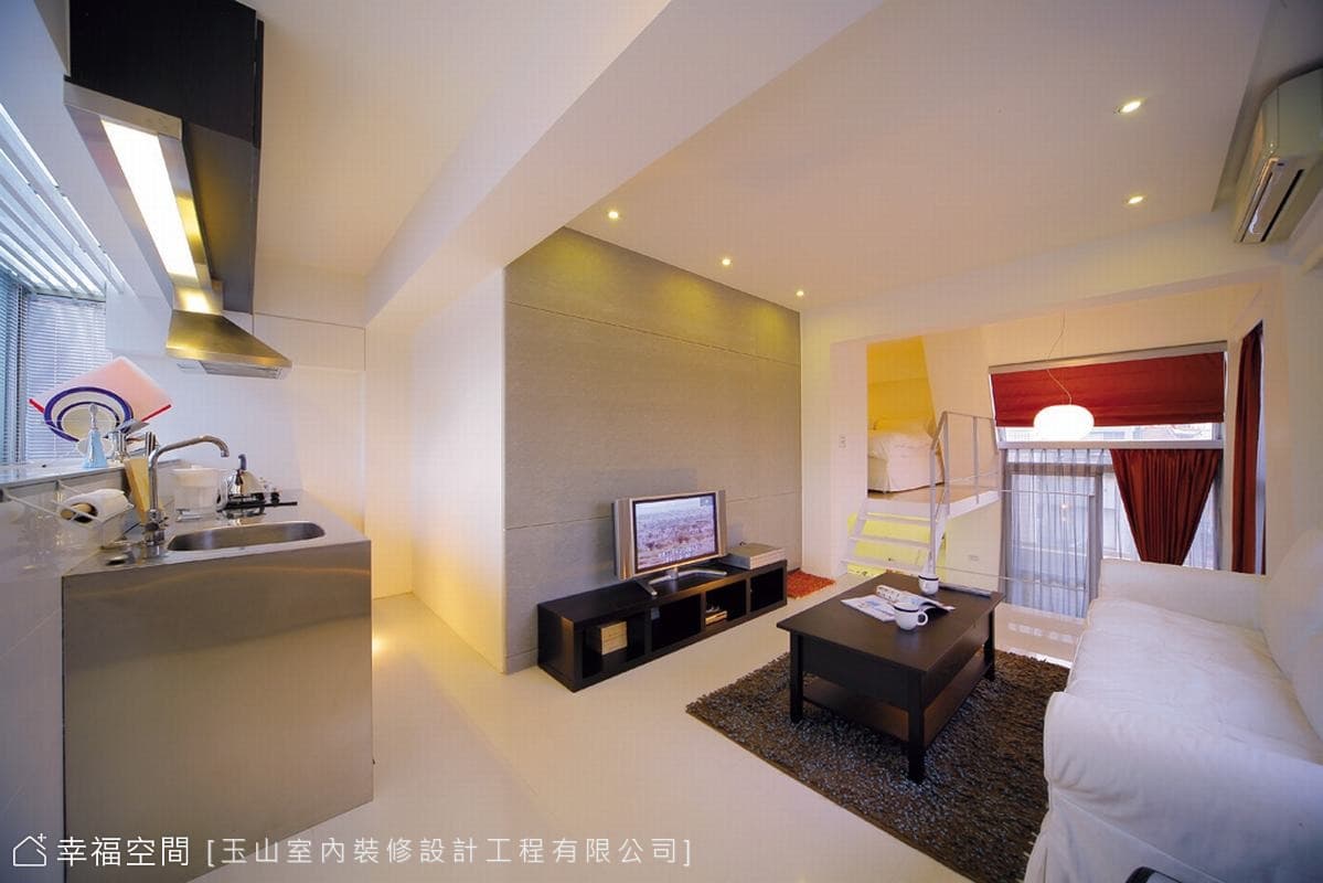 廚房望向客廳