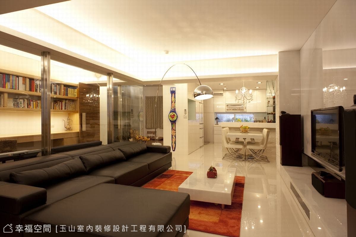 玄關望向客廳