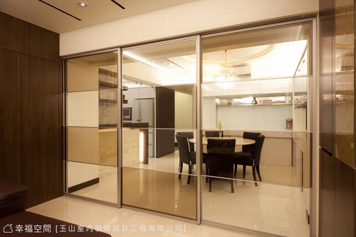客廳與餐廳