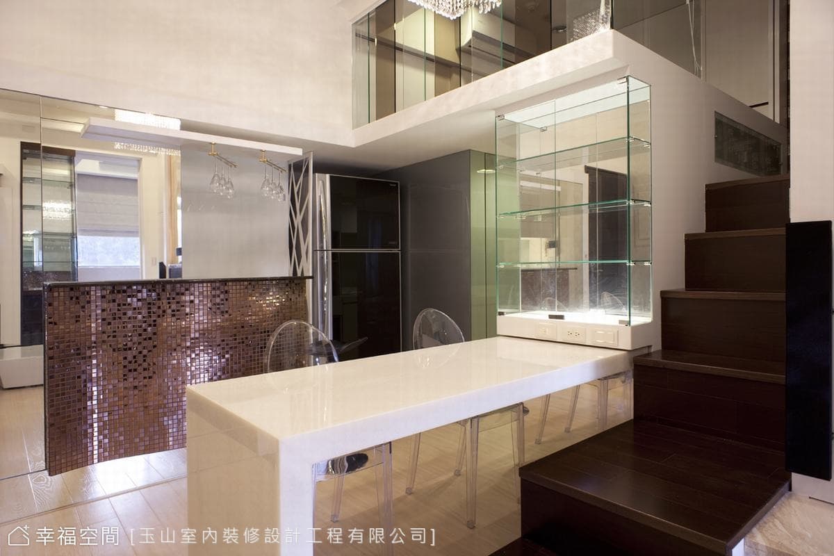 樓梯與餐廳