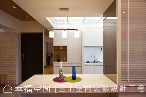 餐吧面向玄關