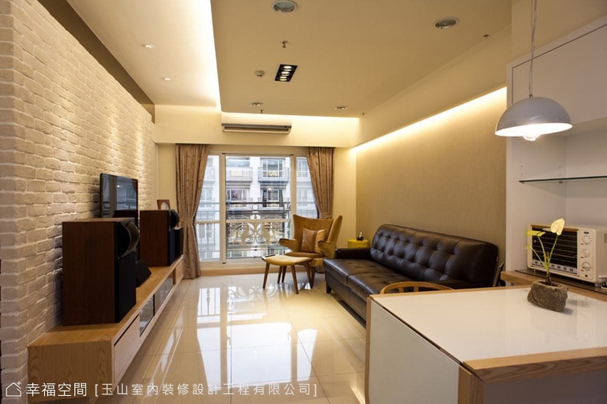 餐廳望向陽台