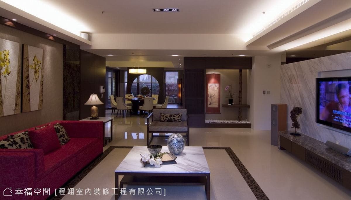 客廳望向玄關