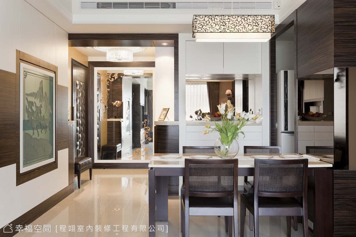 客廳望向餐廳