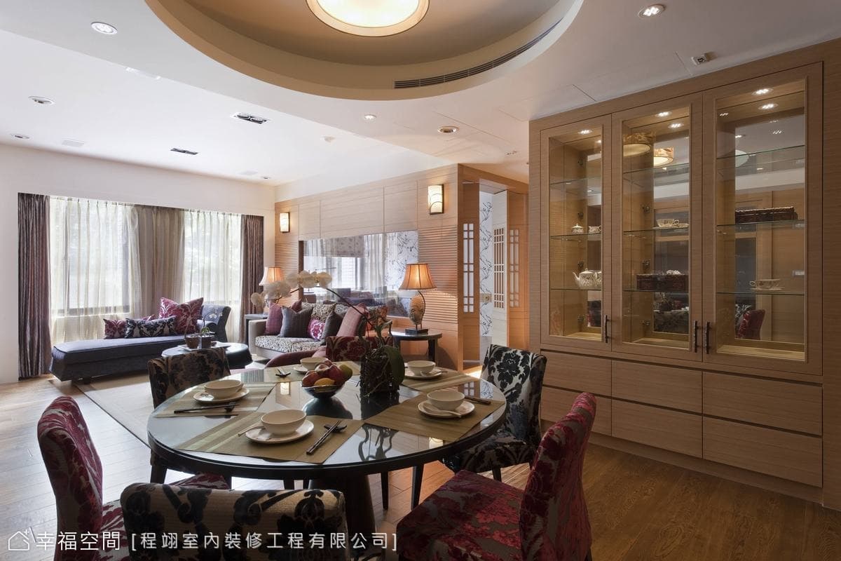 餐廳望向客廳