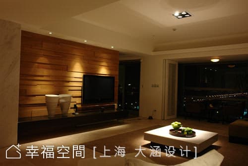 夜晚時的客廳