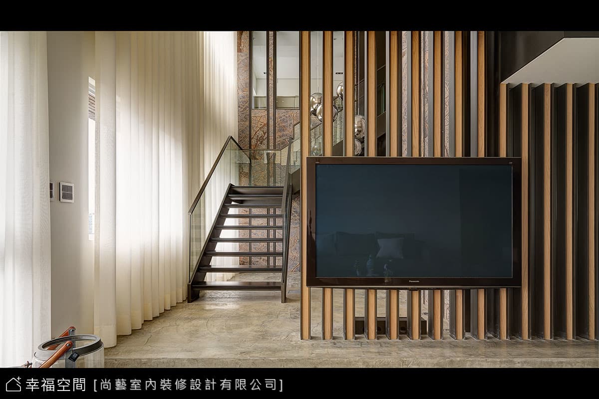梯體與牆面