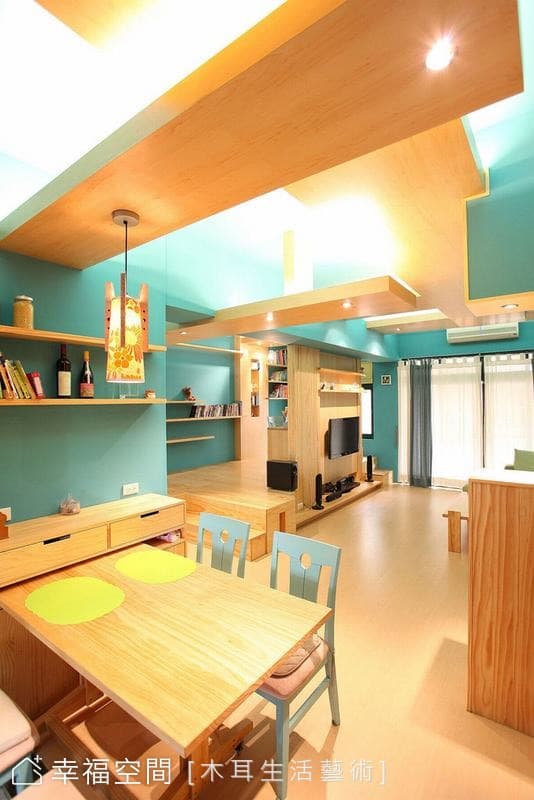 餐廳望向客廳