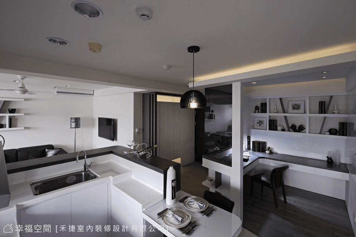 粗曠與俐落交疊的現代住宅