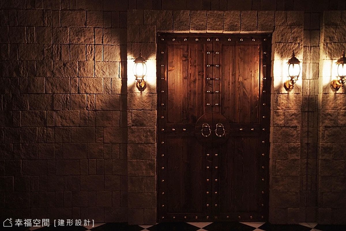 一瞬魔幻 在愛麗絲的世界裡辦公