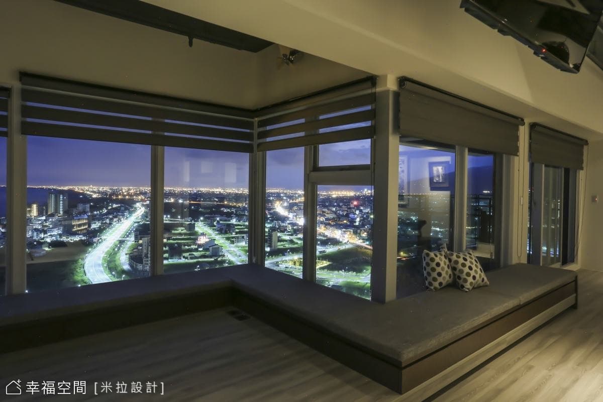 窗前臥榻