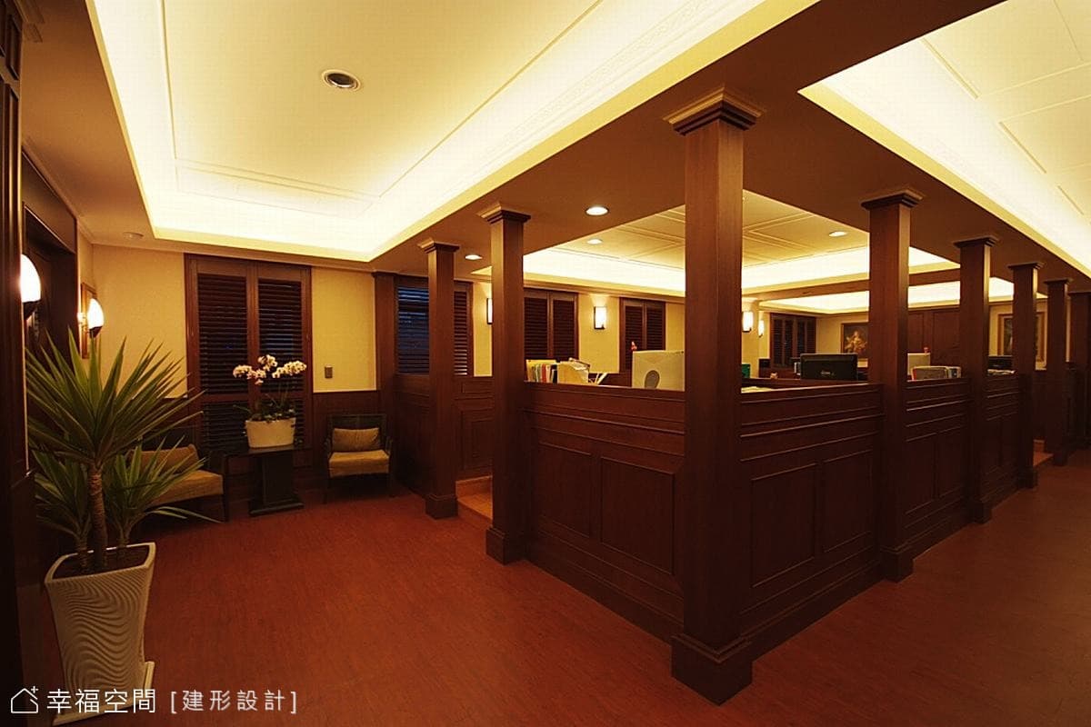 遇見霍格華茲 如置身圖書館的辦公空間