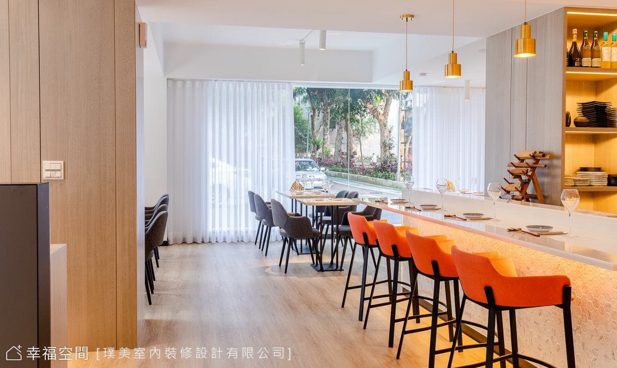 旨樂餐廳-群魚迴游