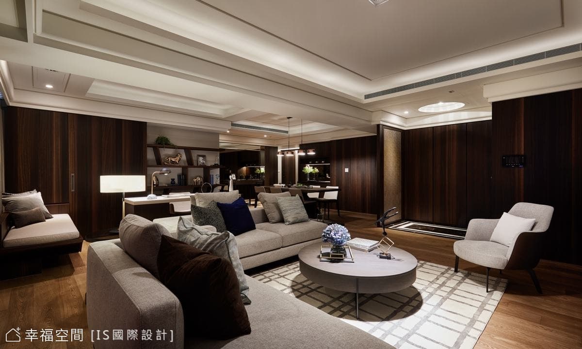 以深色調勾勒貴氣