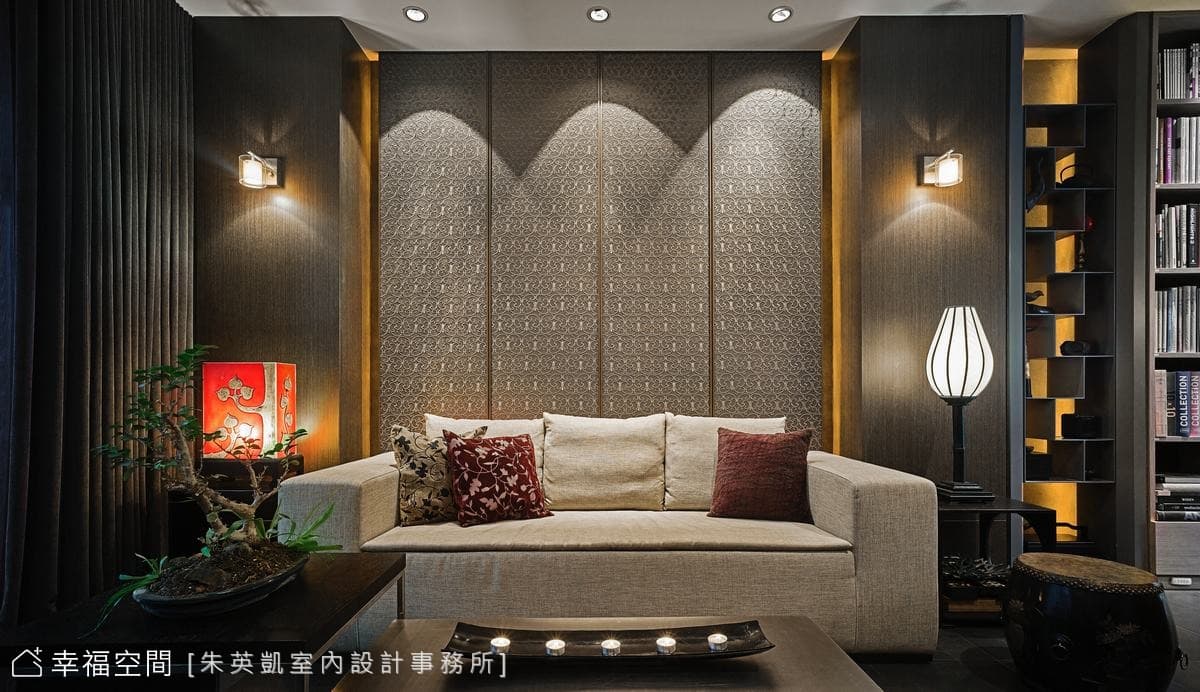沙發背牆