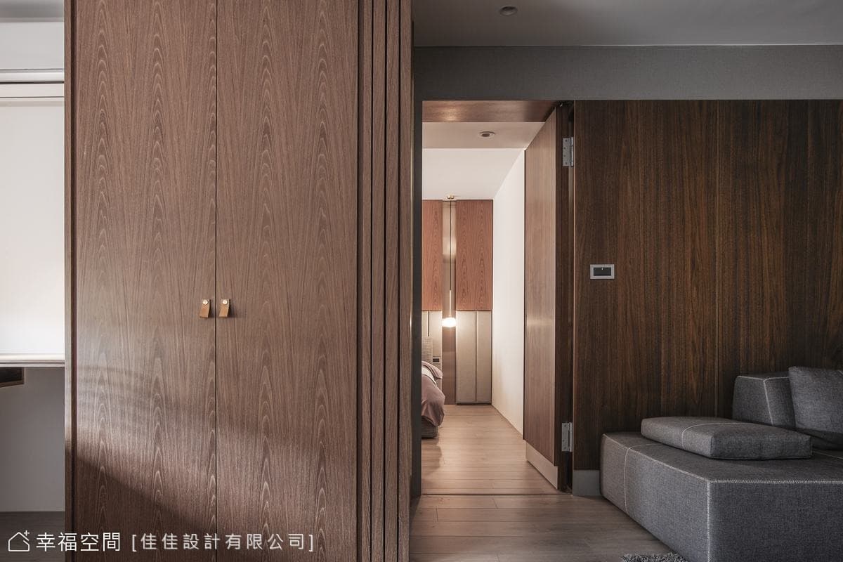 隔間牆化身收納空間