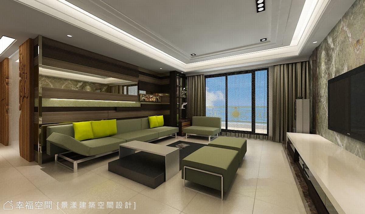 沙發背牆
