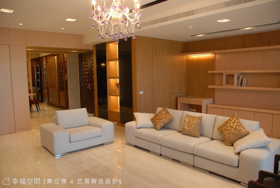 客廳通往餐廳方向
