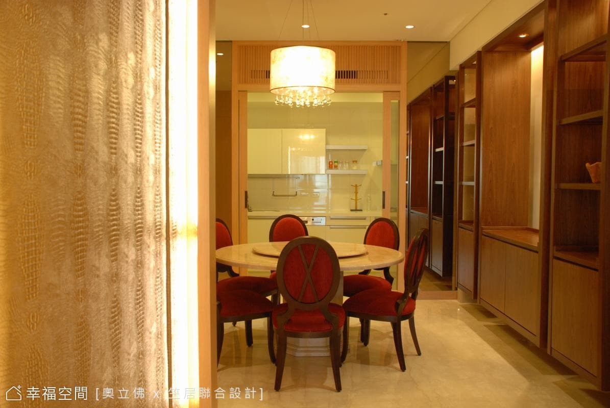 餐廳往廚房