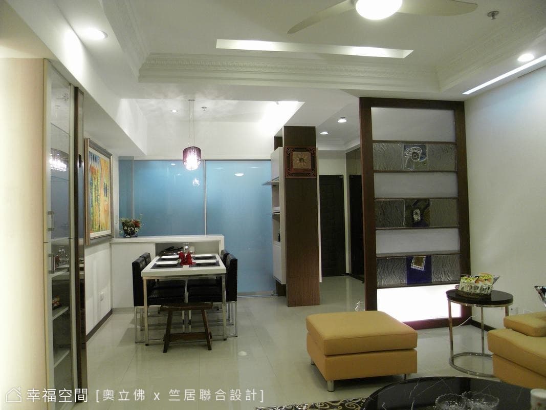 從客廳望向餐廳